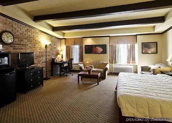 Red Roof Airport Hotel 3*