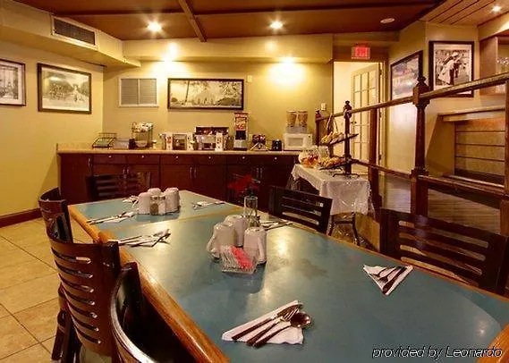 Red Roof Airport Hotel 3*