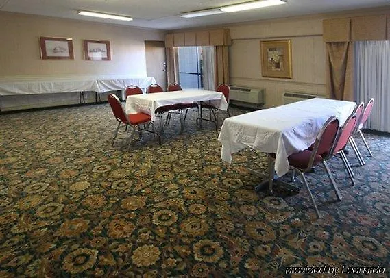 Red Roof Airport 3*