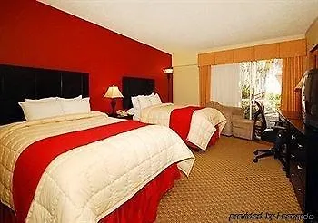 Red Roof Airport 3*