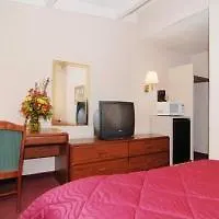 Red Roof Airport Hotel 3*