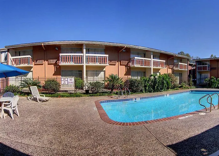 Hotel Red Roof Airport 3*